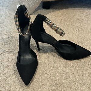 Brand new Schultz black pumps